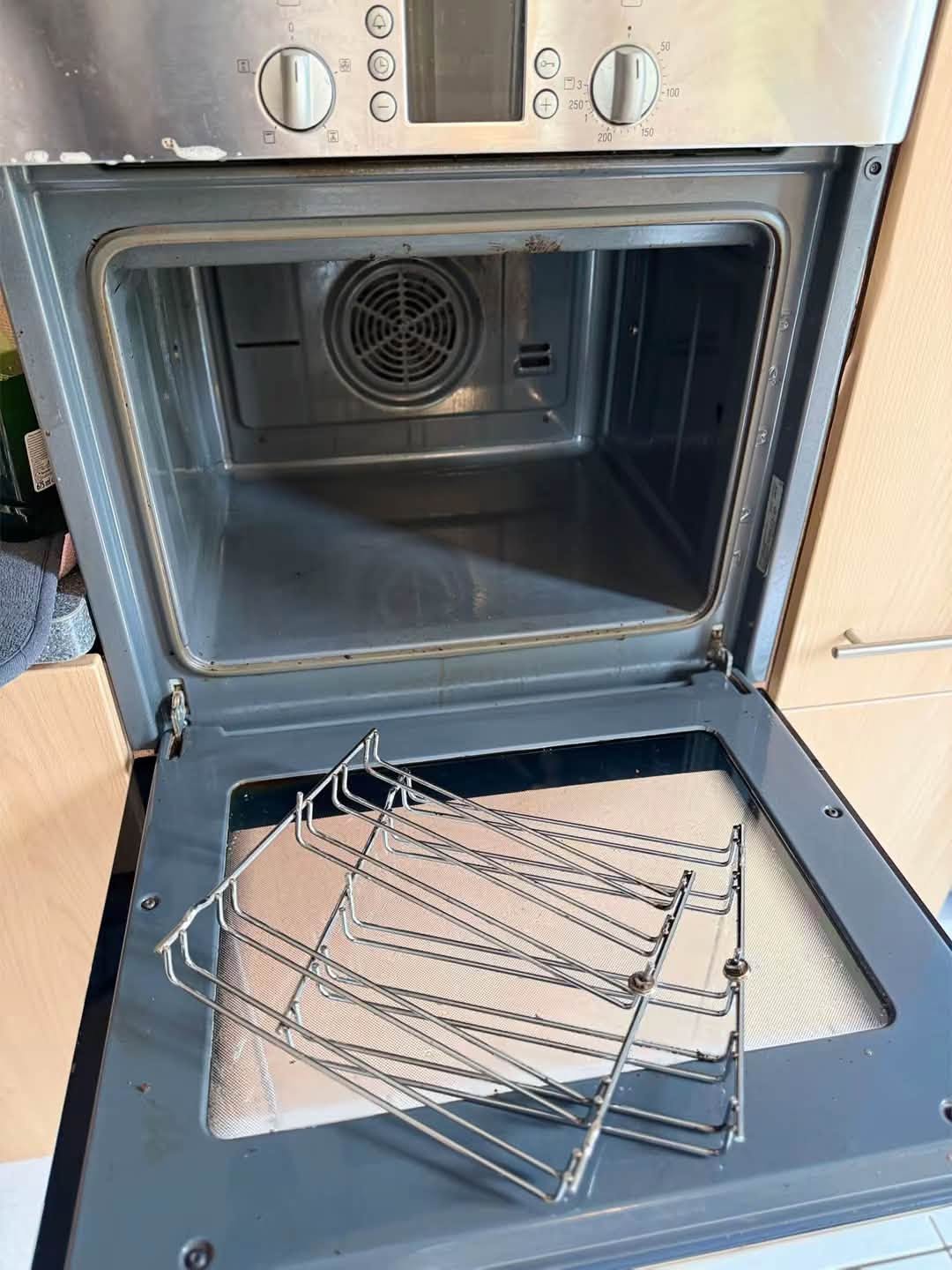 Same oven interior spotless after deep cleaning